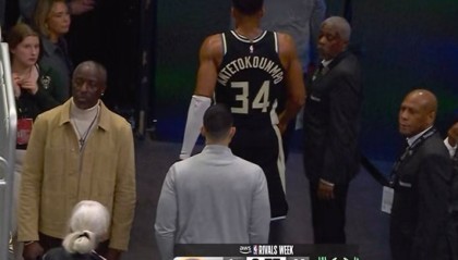 华体会登入-虚晃一枪！字母哥走回更衣室仅一个回合出现在替补席