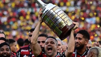 华体会APP-他没成马拉多纳 他没成贝利 迭戈强罗比尼奥太多！